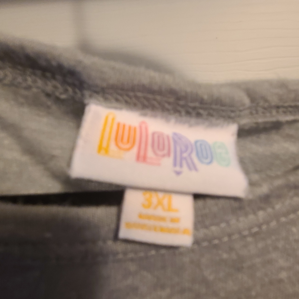 Lularoe Randy Tee - Picture 3 of 3